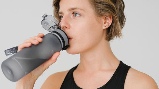 Postpartum Hydration: How Much Water Should New Mothers Drink?